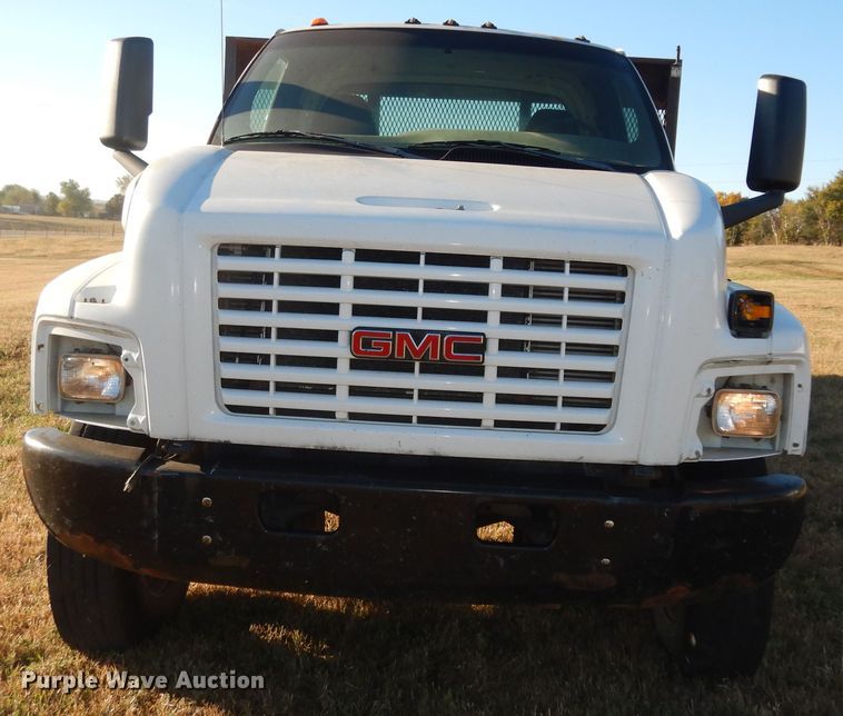image for item DI6753 2004 GMC C7500  flatbed truck