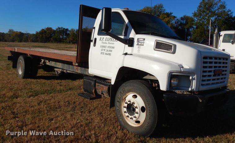 image for item DI6753 2004 GMC C7500  flatbed truck