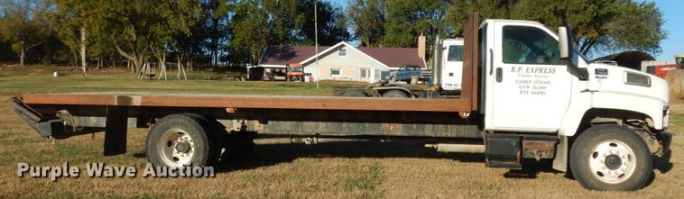 image for item DI6753 2004 GMC C7500  flatbed truck