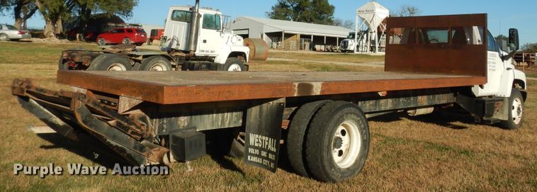 image for item DI6753 2004 GMC C7500  flatbed truck
