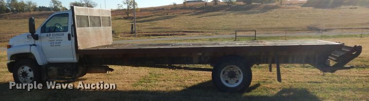 image for item DI6753 2004 GMC C7500  flatbed truck