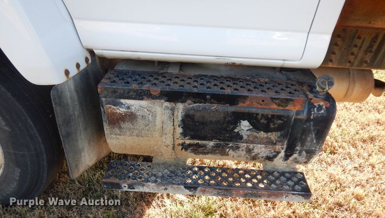 image for item DI6753 2004 GMC C7500  flatbed truck