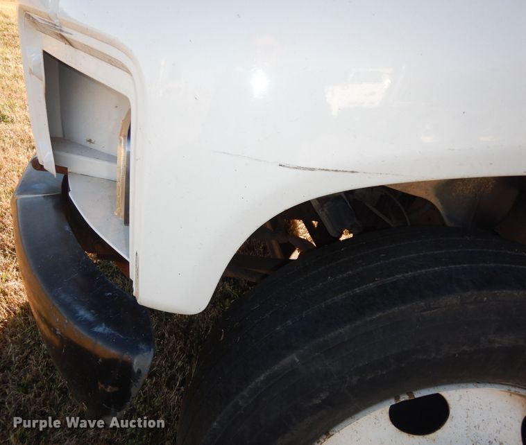 image for item DI6753 2004 GMC C7500  flatbed truck