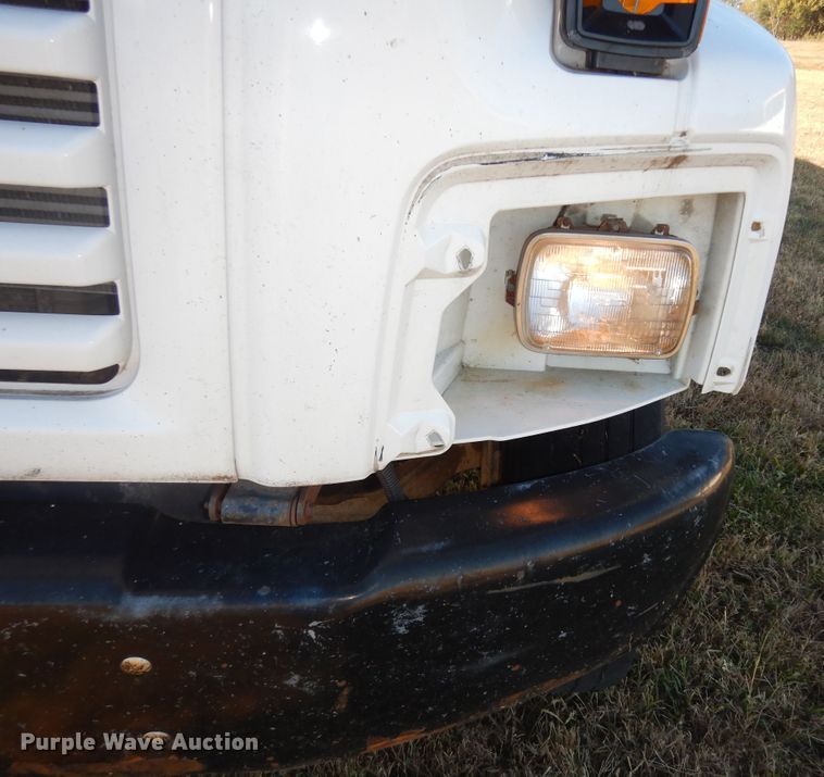 image for item DI6753 2004 GMC C7500  flatbed truck