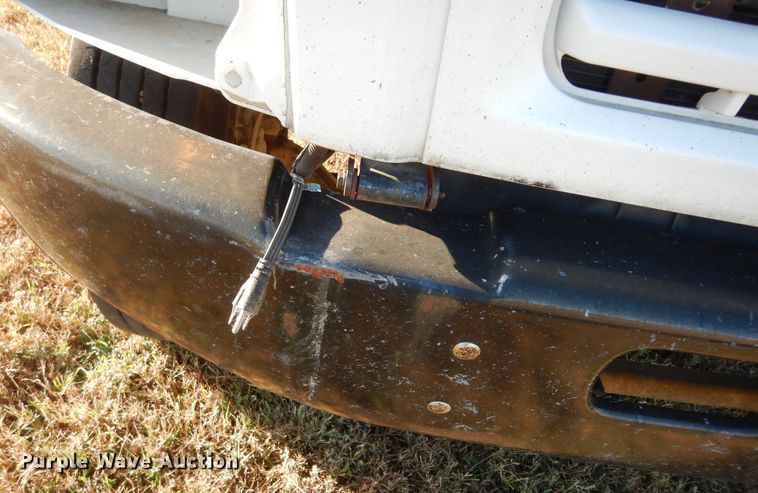 image for item DI6753 2004 GMC C7500  flatbed truck