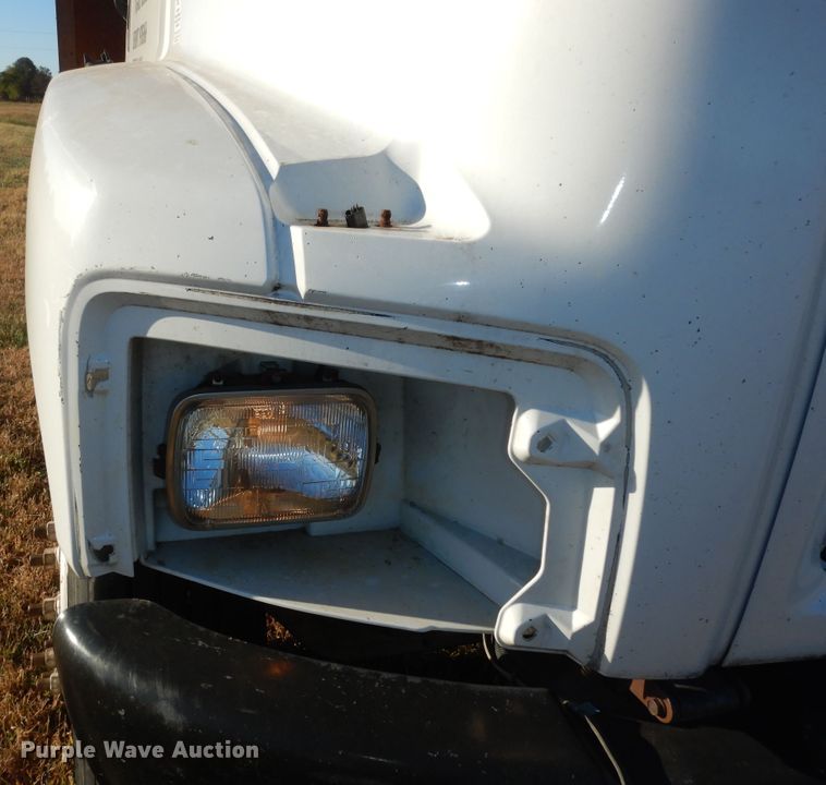 image for item DI6753 2004 GMC C7500  flatbed truck