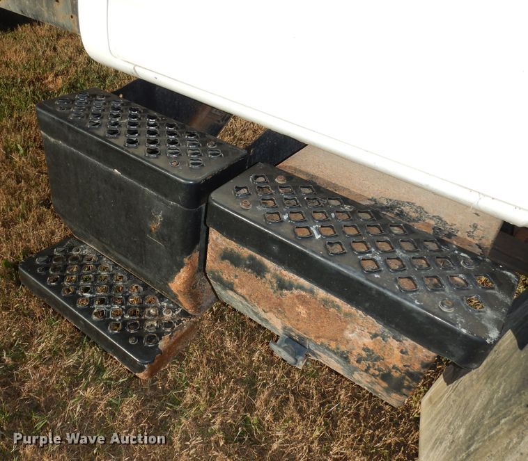 image for item DI6753 2004 GMC C7500  flatbed truck