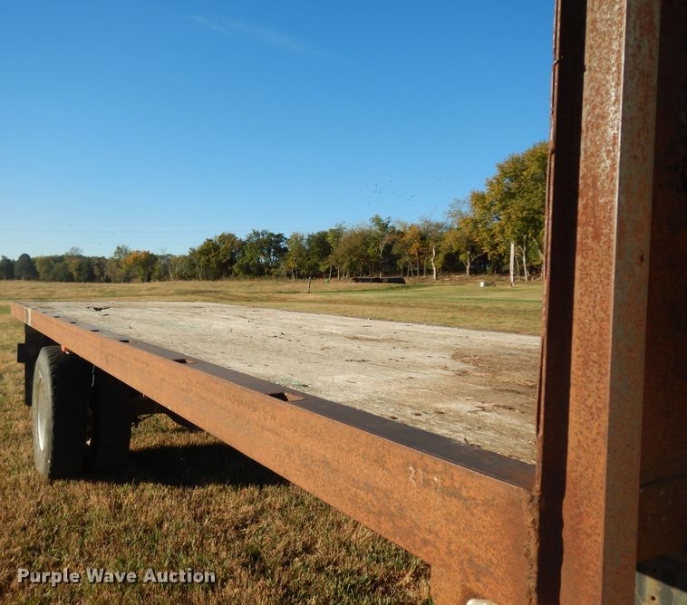 image for item DI6753 2004 GMC C7500  flatbed truck