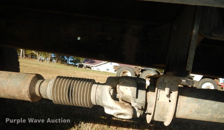 image for item DI6753 2004 GMC C7500  flatbed truck