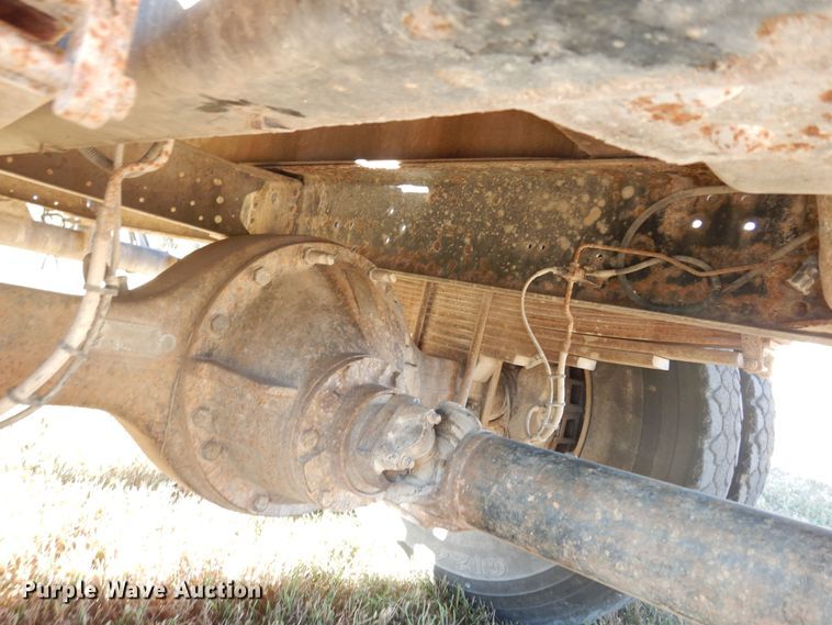 image for item DI6753 2004 GMC C7500  flatbed truck