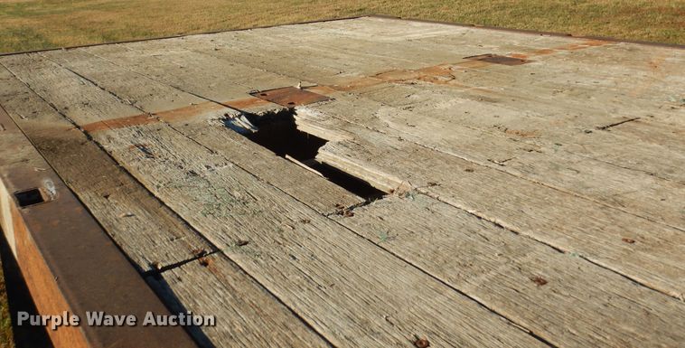 image for item DI6753 2004 GMC C7500  flatbed truck