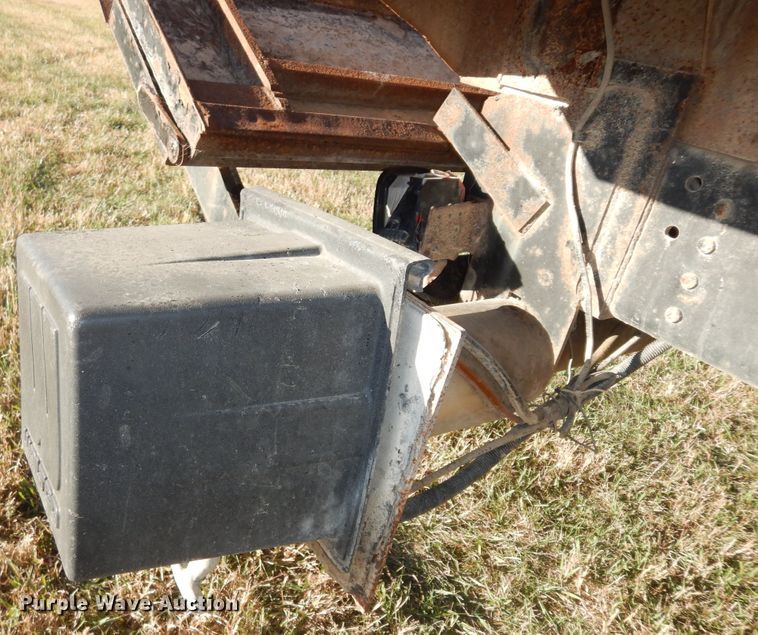 image for item DI6753 2004 GMC C7500  flatbed truck