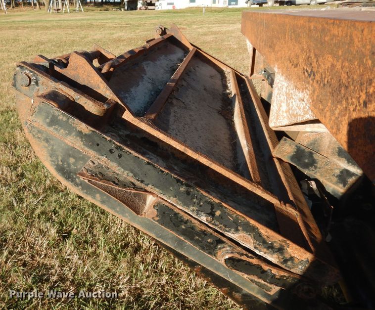 image for item DI6753 2004 GMC C7500  flatbed truck