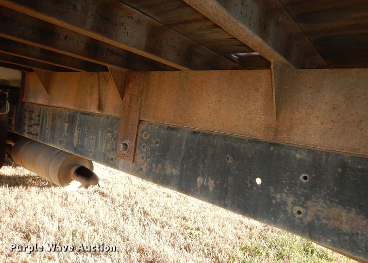 image for item DI6753 2004 GMC C7500  flatbed truck