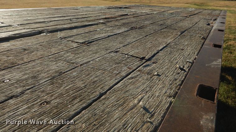 image for item DI6753 2004 GMC C7500  flatbed truck