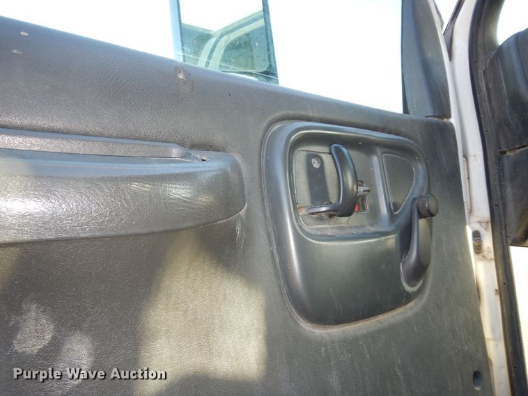 image for item DI6753 2004 GMC C7500  flatbed truck