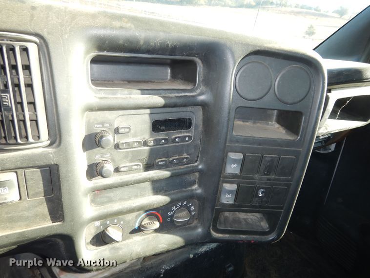 image for item DI6753 2004 GMC C7500  flatbed truck