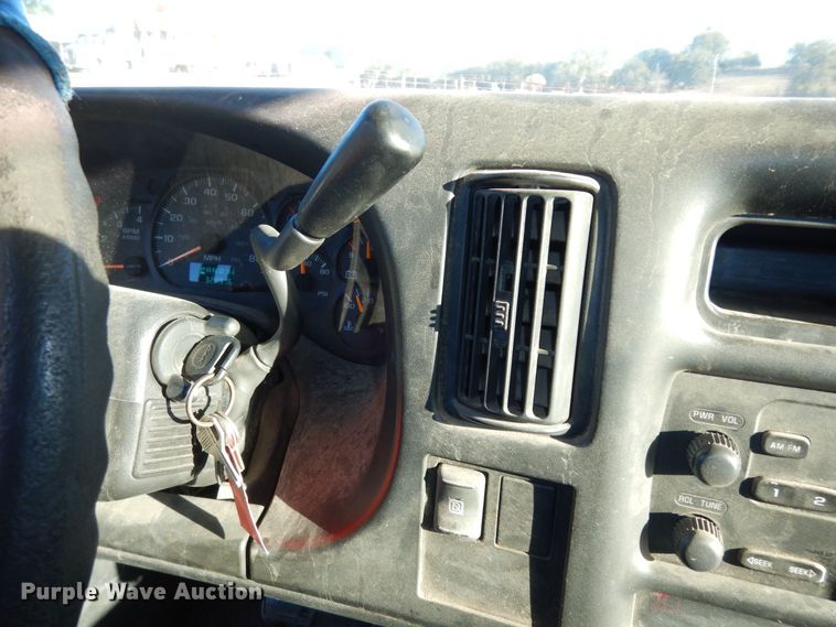 image for item DI6753 2004 GMC C7500  flatbed truck