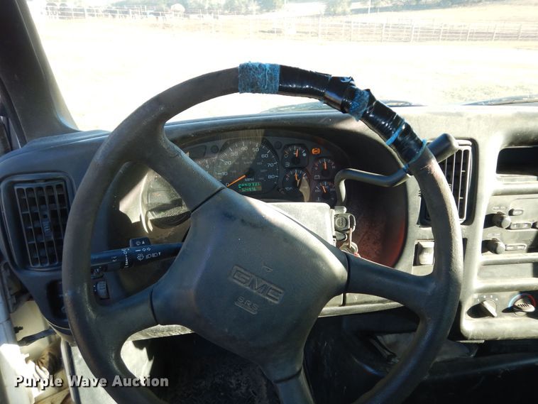 image for item DI6753 2004 GMC C7500  flatbed truck