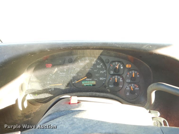 image for item DI6753 2004 GMC C7500  flatbed truck