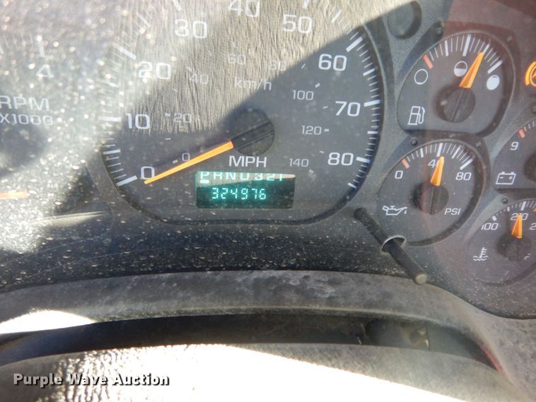 image for item DI6753 2004 GMC C7500  flatbed truck