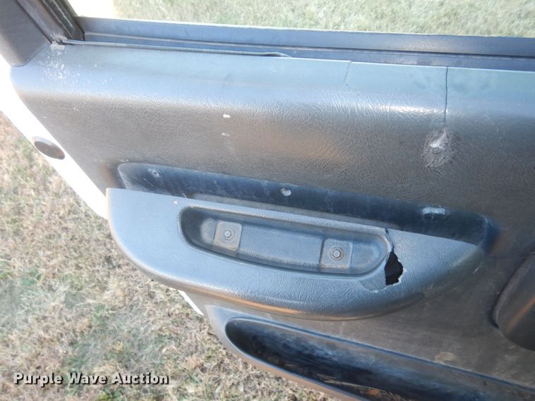 image for item DI6753 2004 GMC C7500  flatbed truck