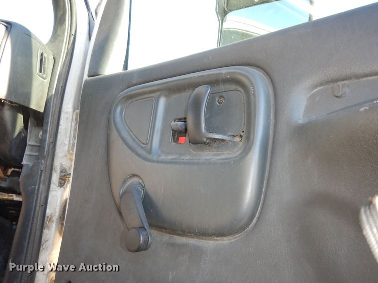 image for item DI6753 2004 GMC C7500  flatbed truck