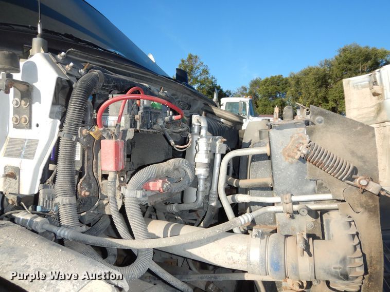 image for item DI6753 2004 GMC C7500  flatbed truck