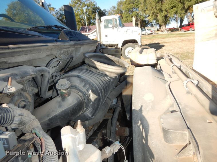 image for item DI6753 2004 GMC C7500  flatbed truck