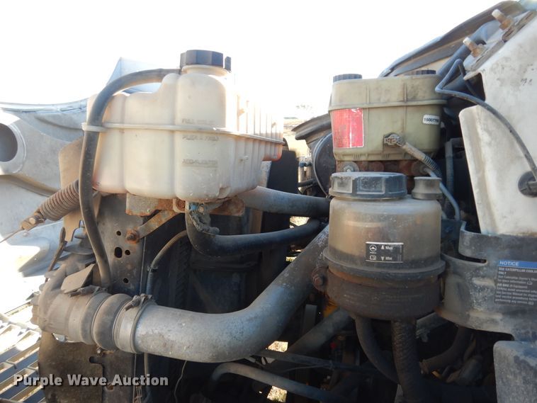 image for item DI6753 2004 GMC C7500  flatbed truck