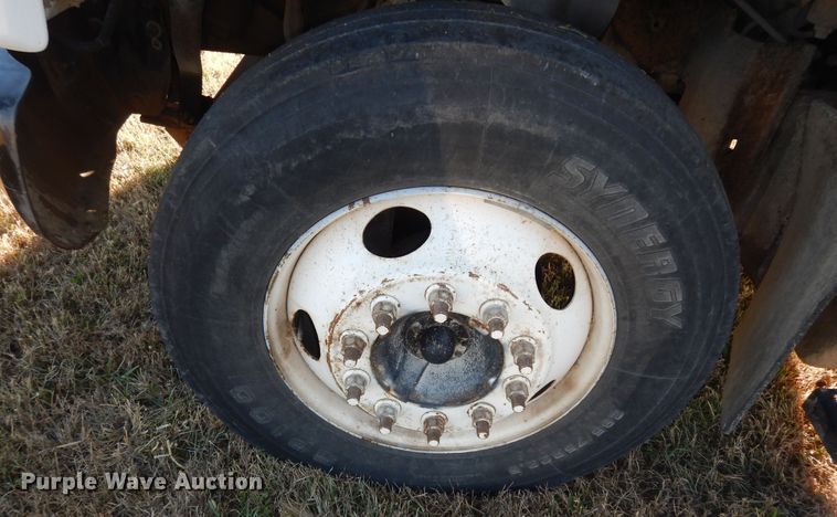 image for item DI6753 2004 GMC C7500  flatbed truck