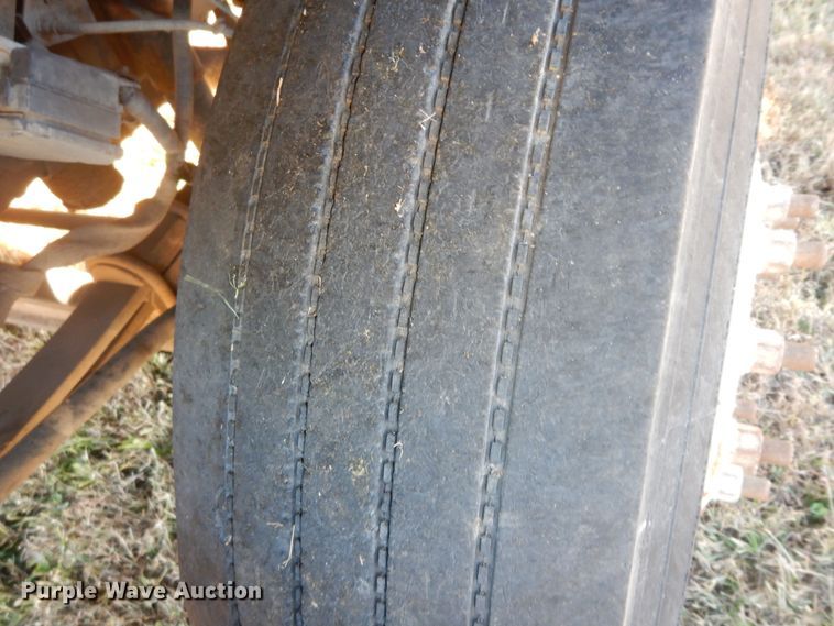 image for item DI6753 2004 GMC C7500  flatbed truck