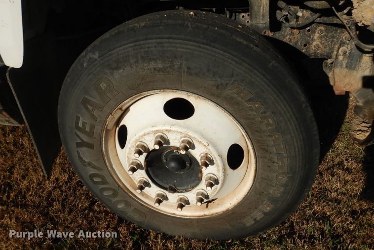 image for item DI6753 2004 GMC C7500  flatbed truck