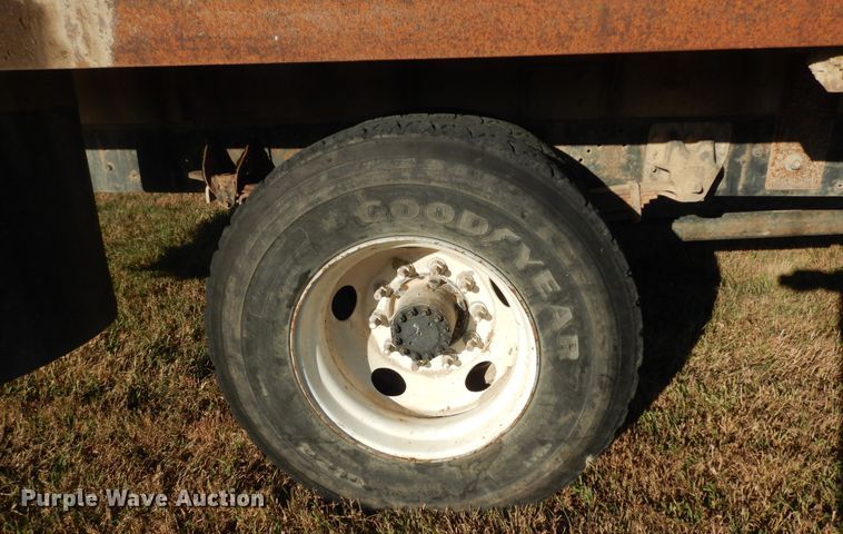 image for item DI6753 2004 GMC C7500  flatbed truck