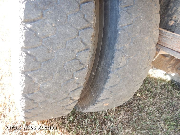 image for item DI6753 2004 GMC C7500  flatbed truck