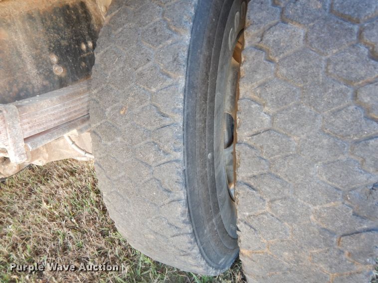 image for item DI6753 2004 GMC C7500  flatbed truck