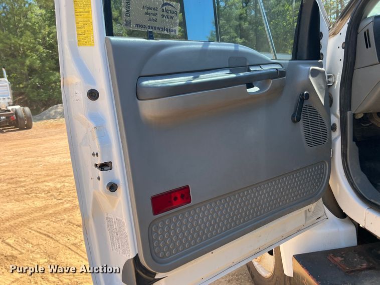 image for item DK6996 2006 Ford F750 Super Duty XL  SuperCab utility / service truck