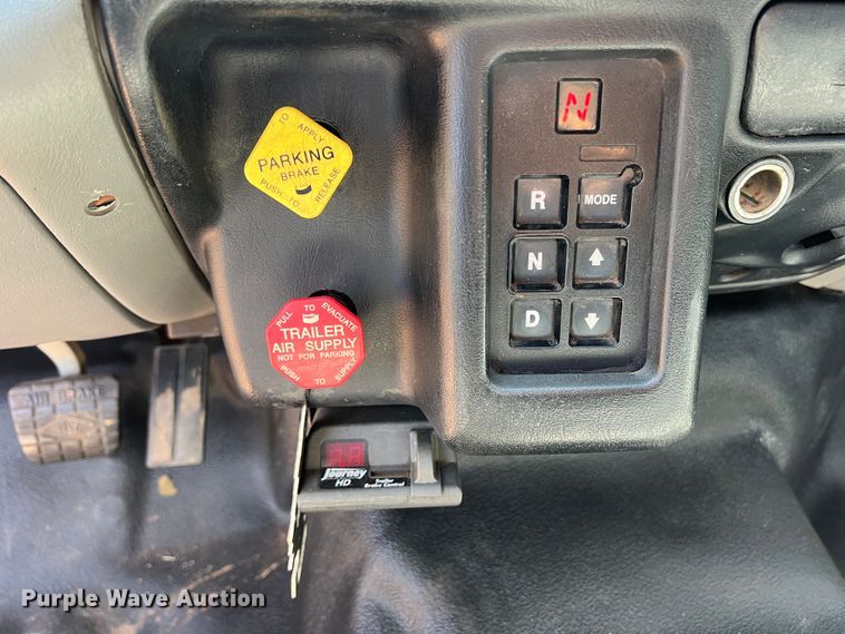 image for item DK6996 2006 Ford F750 Super Duty XL  SuperCab utility / service truck