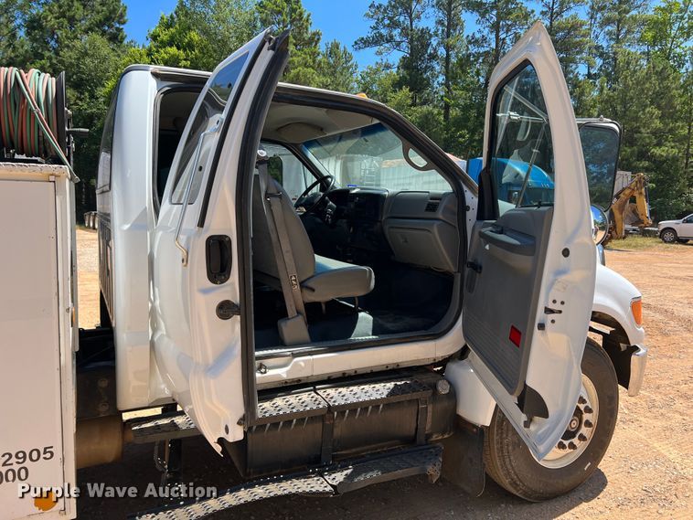 image for item DK6996 2006 Ford F750 Super Duty XL  SuperCab utility / service truck