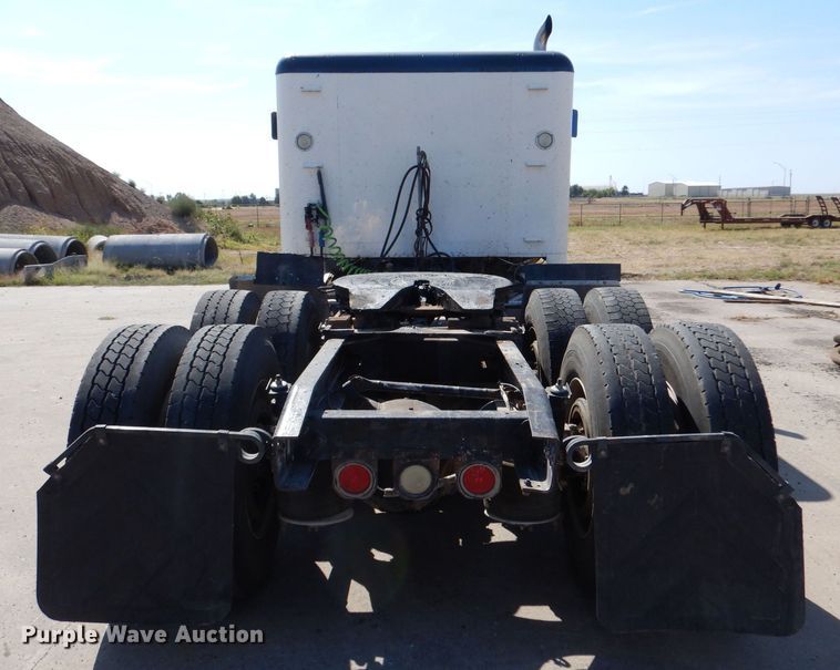 image for item DM2499 1993 Freightliner FLD  semi truck