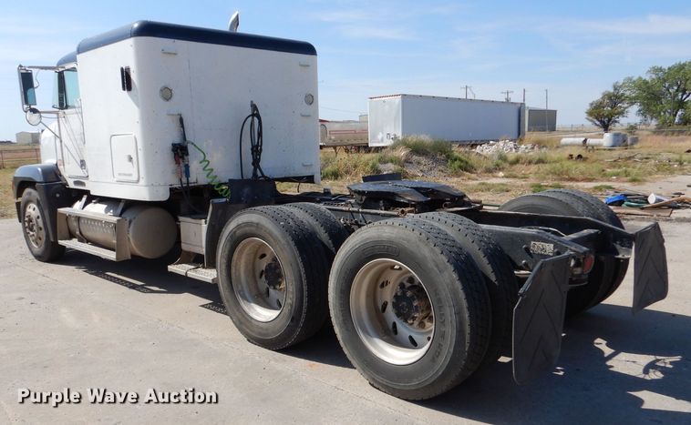 image for item DM2499 1993 Freightliner FLD  semi truck