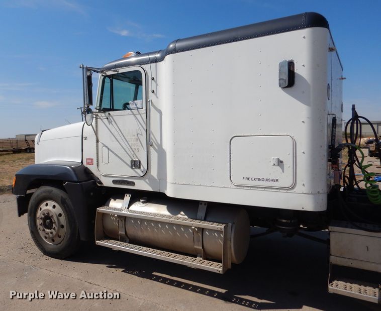 image for item DM2499 1993 Freightliner FLD  semi truck