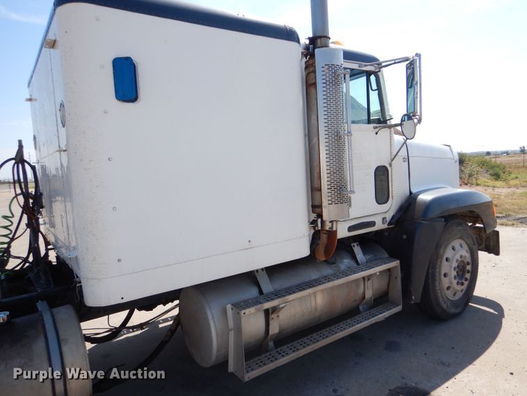 image for item DM2499 1993 Freightliner FLD  semi truck