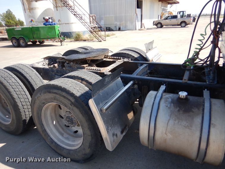 image for item DM2499 1993 Freightliner FLD  semi truck