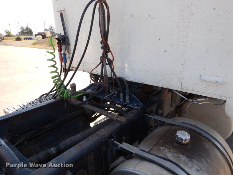 image for item DM2499 1993 Freightliner FLD  semi truck