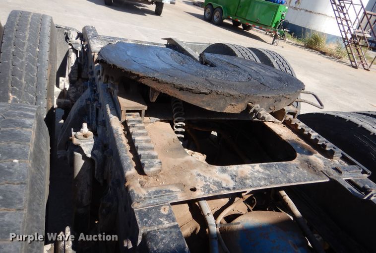 image for item DM2499 1993 Freightliner FLD  semi truck