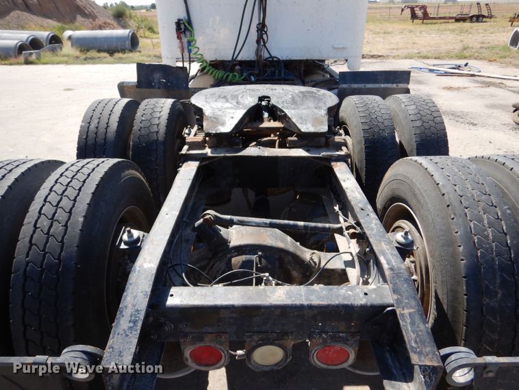 image for item DM2499 1993 Freightliner FLD  semi truck