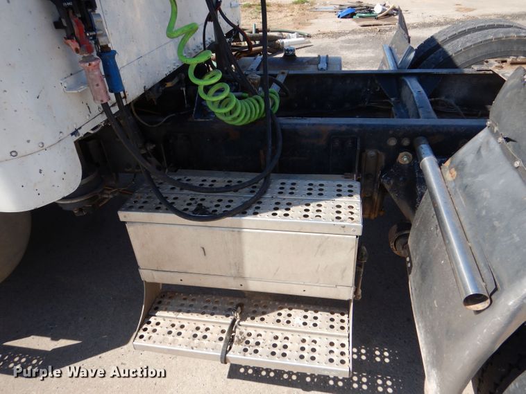 image for item DM2499 1993 Freightliner FLD  semi truck