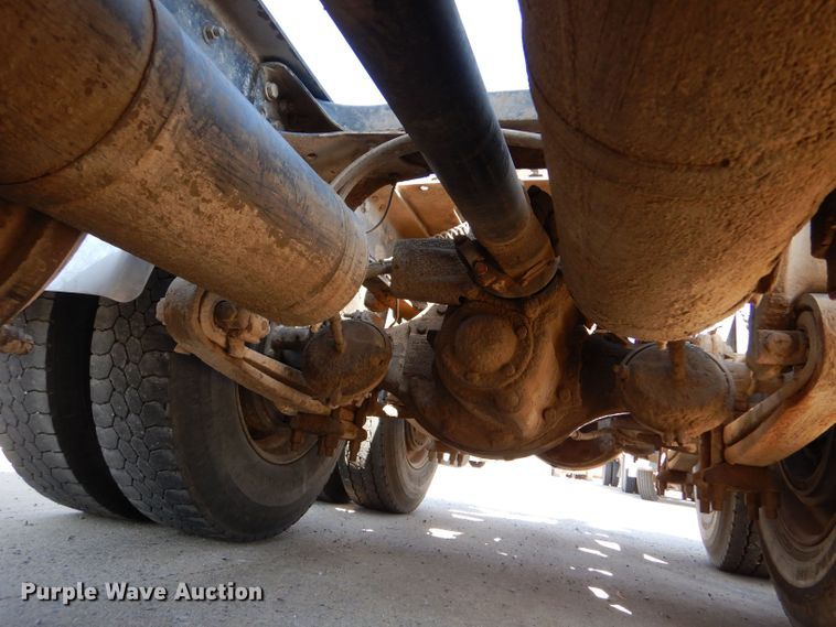 image for item DM2499 1993 Freightliner FLD  semi truck