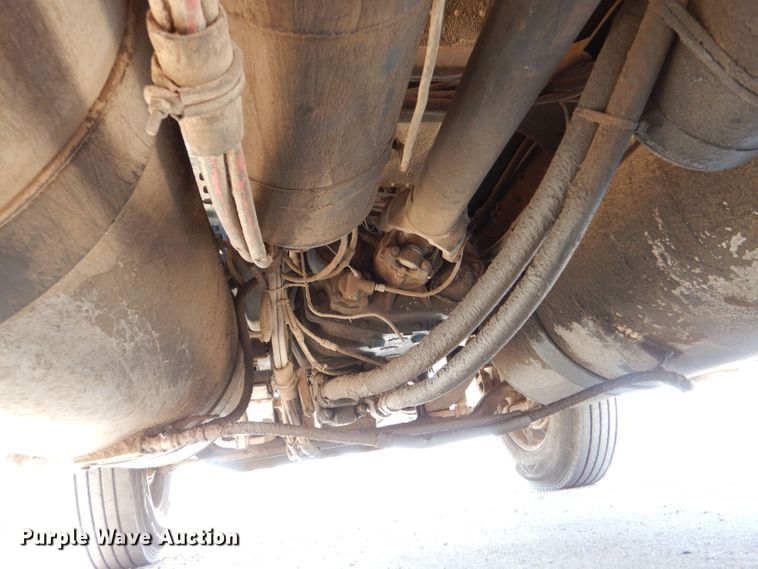 image for item DM2499 1993 Freightliner FLD  semi truck